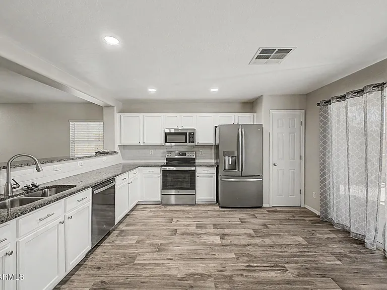 1633 S 225th Ln — Photo 9