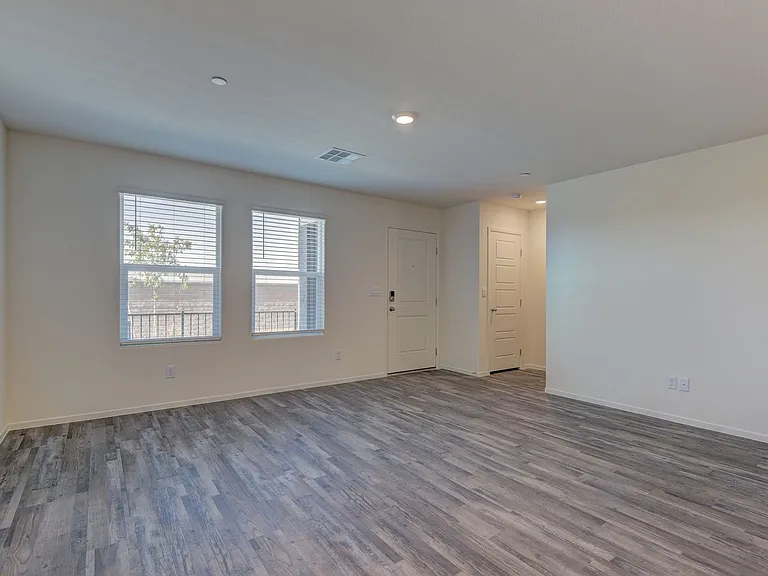 1505 Pamela Springs Ln — Photo 5