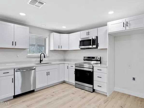 8015 E JUANITA Avenue, Mesa, AZ 85209