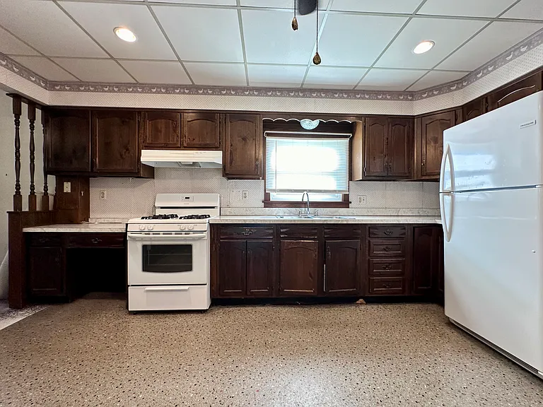 1413 Laurel Pl — Photo 10