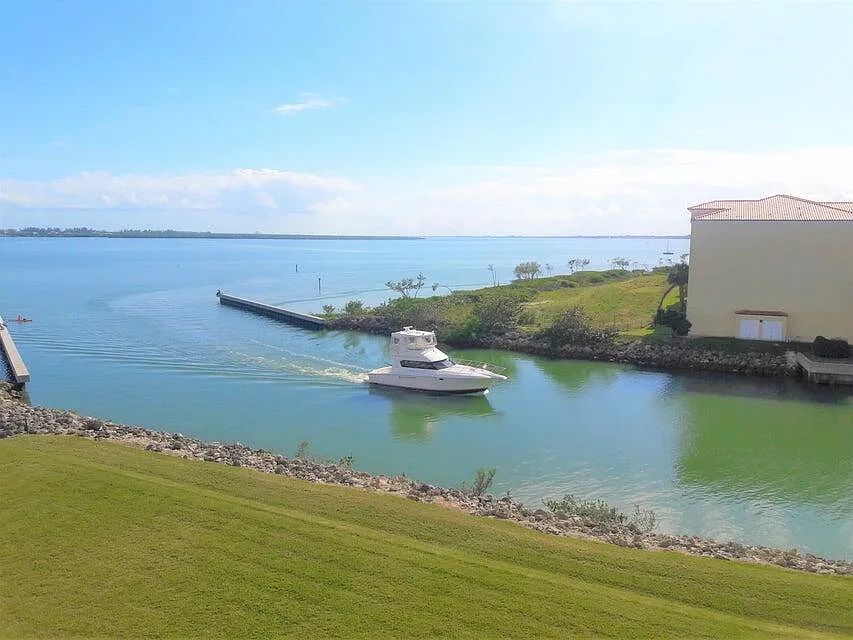 Building Photo - 4 Harbour Isle Dr E #Penthouse 4