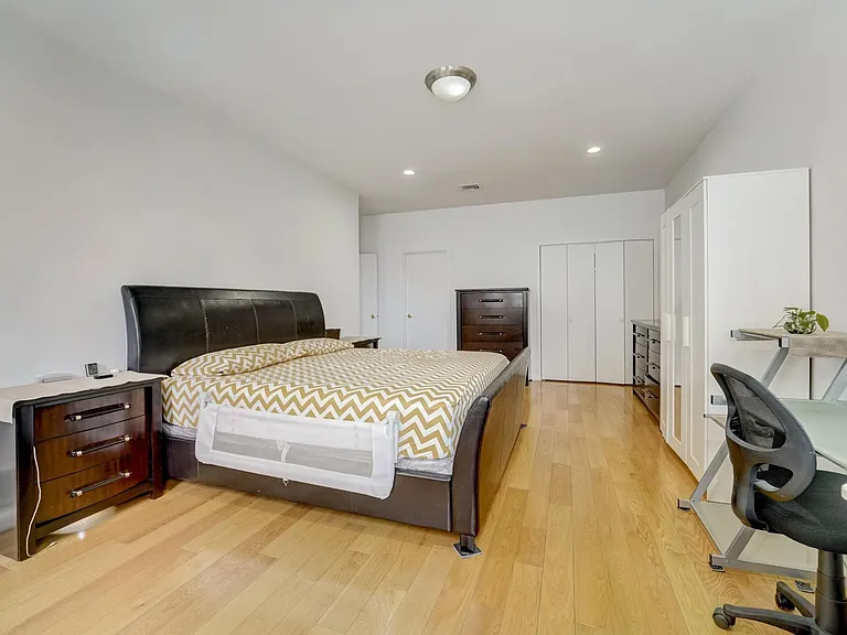 75 Liberty Ave #D30 — Photo 18