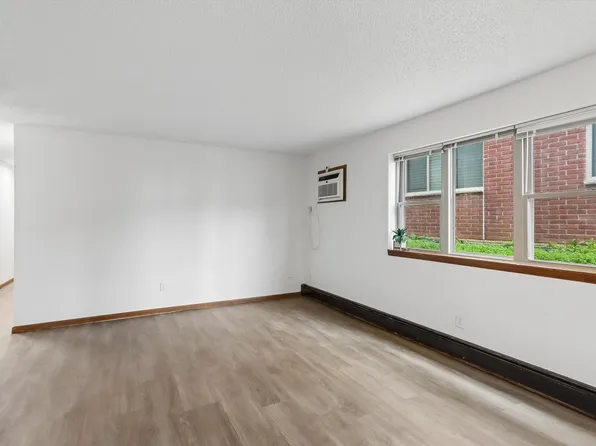 Arena Apartments III