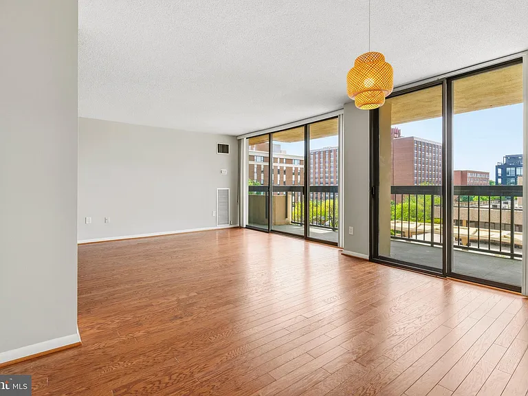 400 Madison St #310 — Photo 12