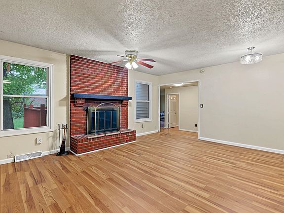 4th image of 4431 N Auburn St
