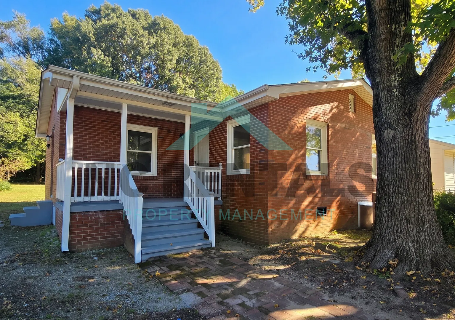 Charming $1,300 3 Bed/1.0 Bath Home in Burlington w/ Cozy Layout & Large Yard! — Photo 1