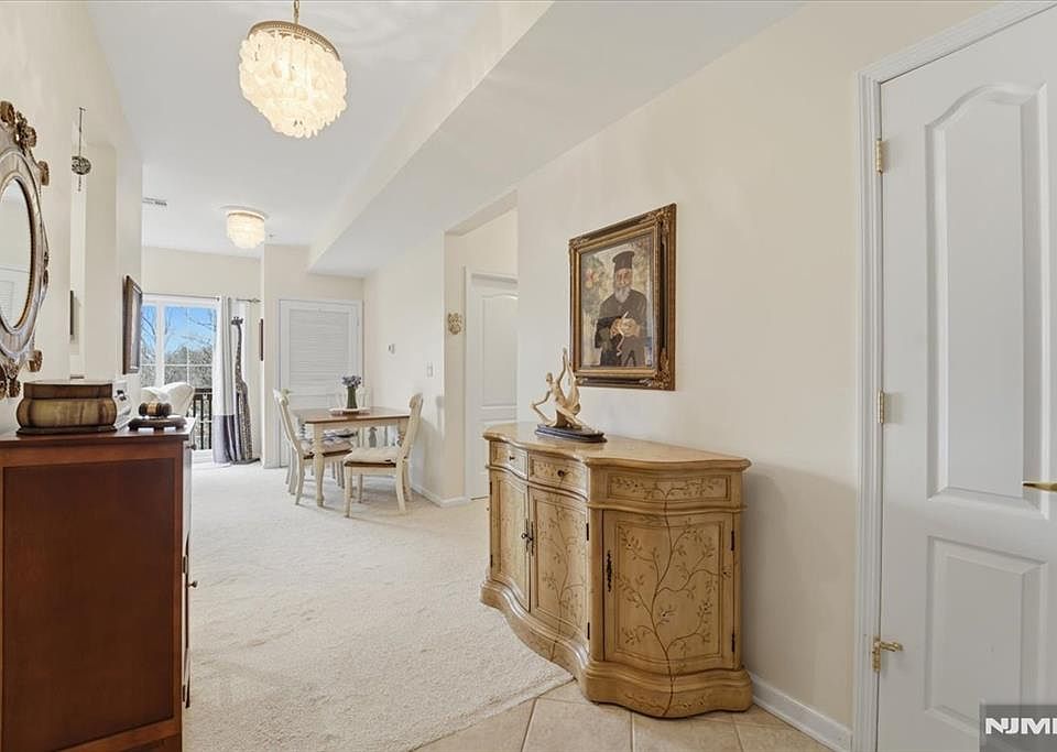 1st image of 375 Rifle Camp Rd APT 105