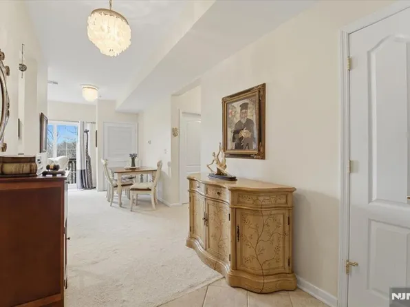 375 Rifle Camp Rd APT 105, Woodland Park, NJ 07424