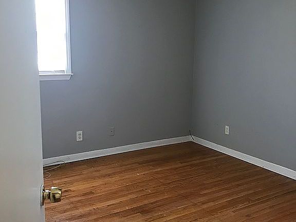 2nd image of 3007 Royalton Dr