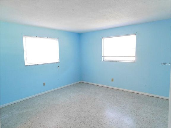 5th image of 1099 Woodbrook Dr S