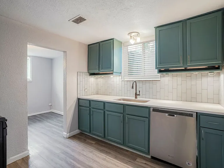 2822 W 38th Ave — Photo 9