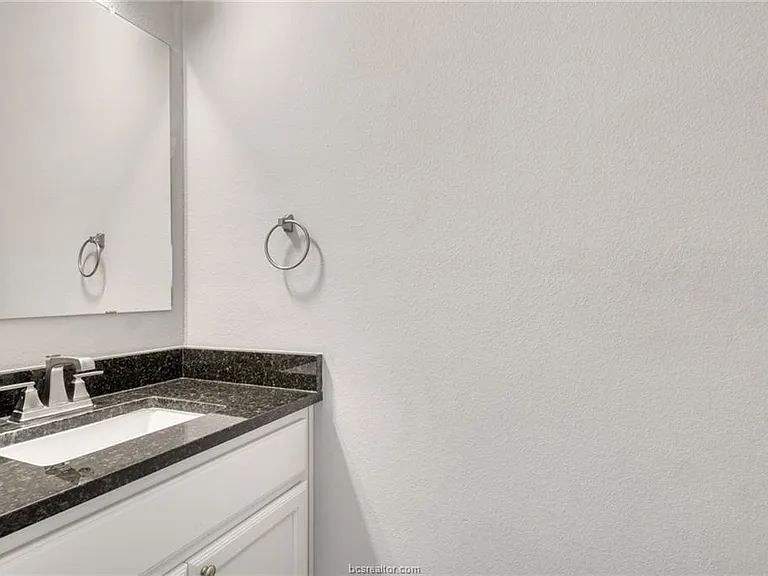 3900 Yukon Ln — Photo 16