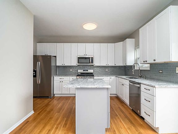 5th image of 1030 Shoreline Dr