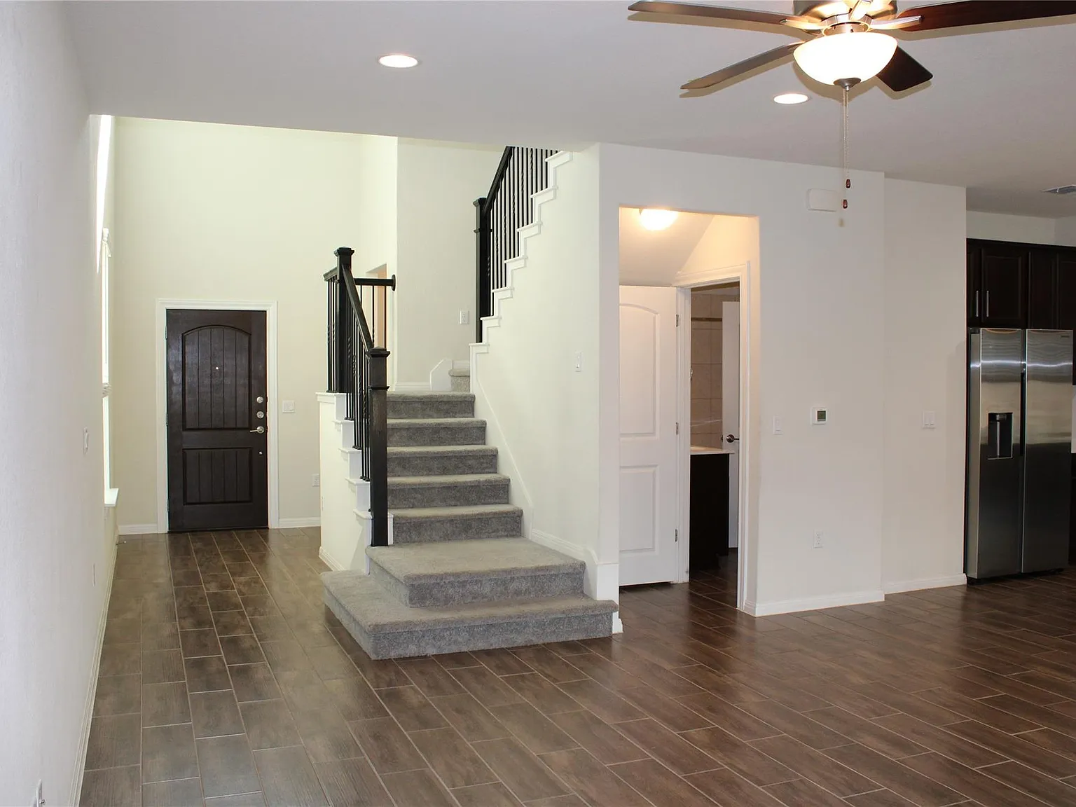 4 bed, 3.0 bath, 2492 sqft, $2,700 — Photo 3