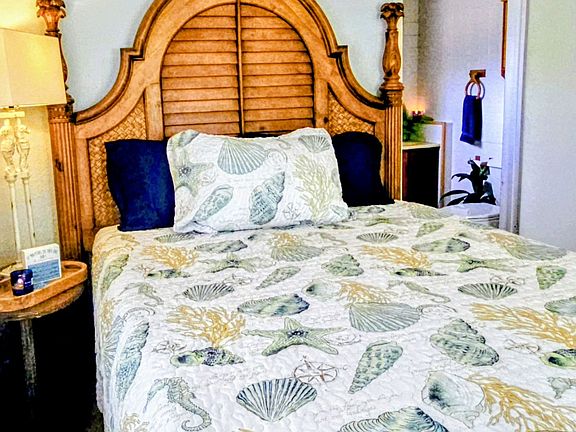 May Special: Move in by May 4th and pay only $950 for the duration of your lease.