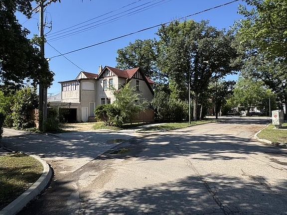 3rd image of 633 Saint Marys Rd