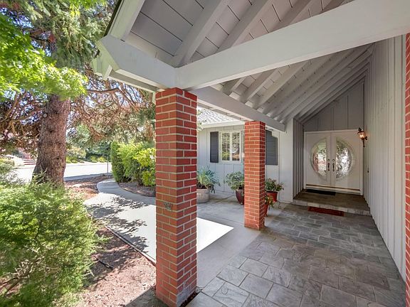 3rd image of 7596 Oak Leaf Drive