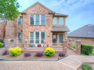 1215 Woodland Park Dr, Hurst, TX 76053