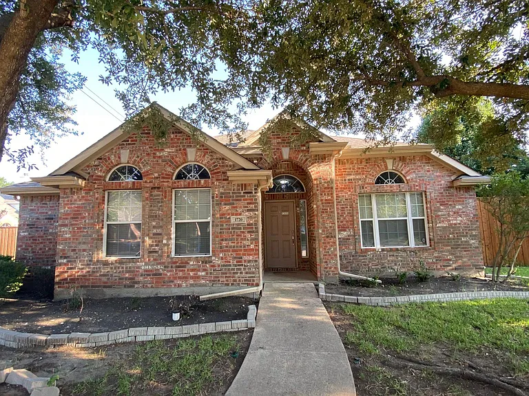 1720 Hackberry Branch Dr — Photo 1