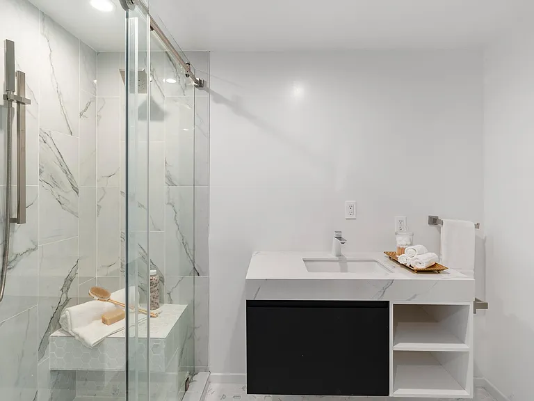 916 Westbourne Dr #203 — Photo 13