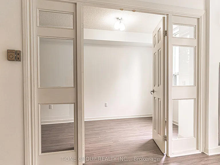 284 Bloor St W #204 — Photo 8