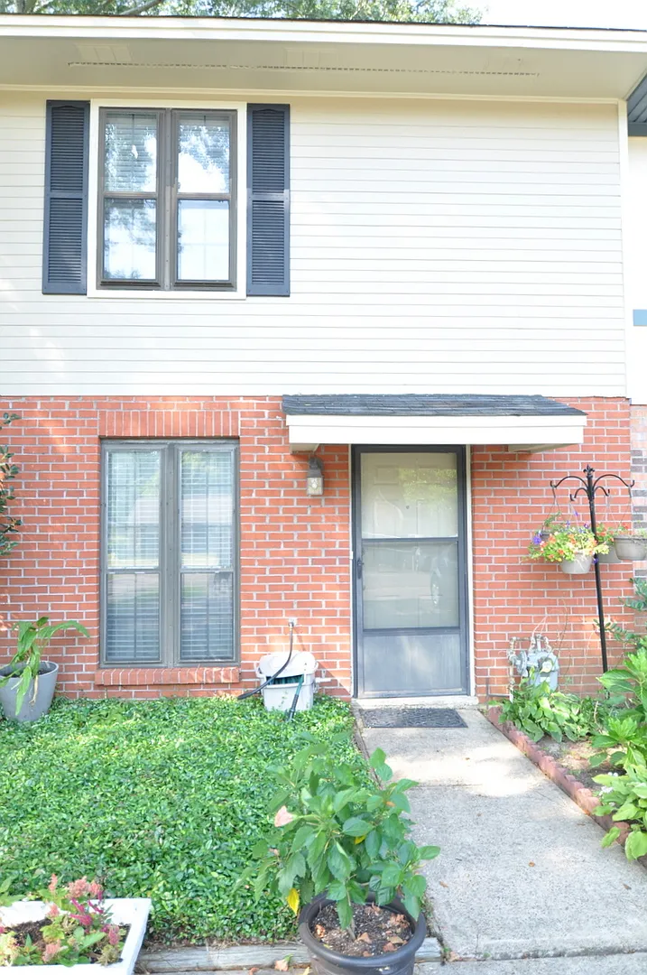 2 bedroom 1.5 bath Home for rent — Photo 1