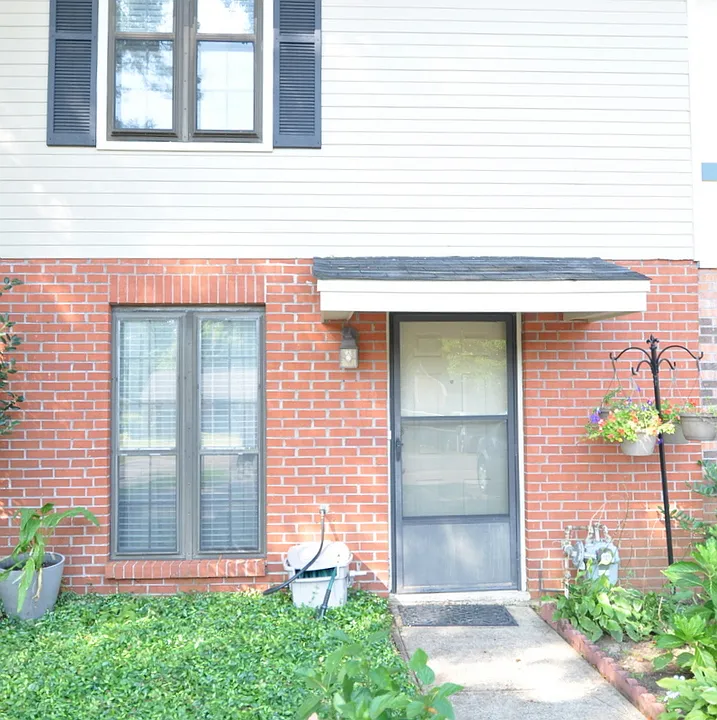 910 Peachtree St