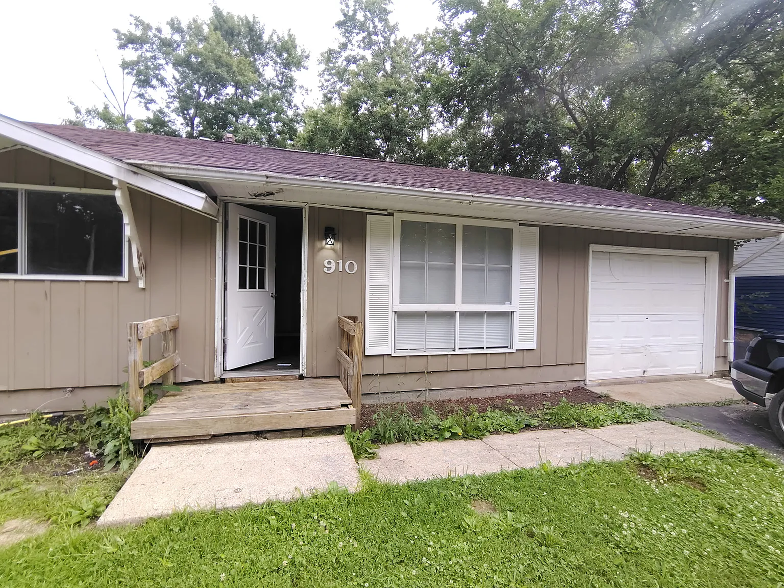 3 bed, 1500 sqft, $1,100 — Photo 1