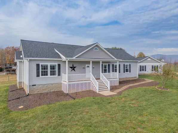 3084 Retreat Rd, Boones Mill, VA 24065