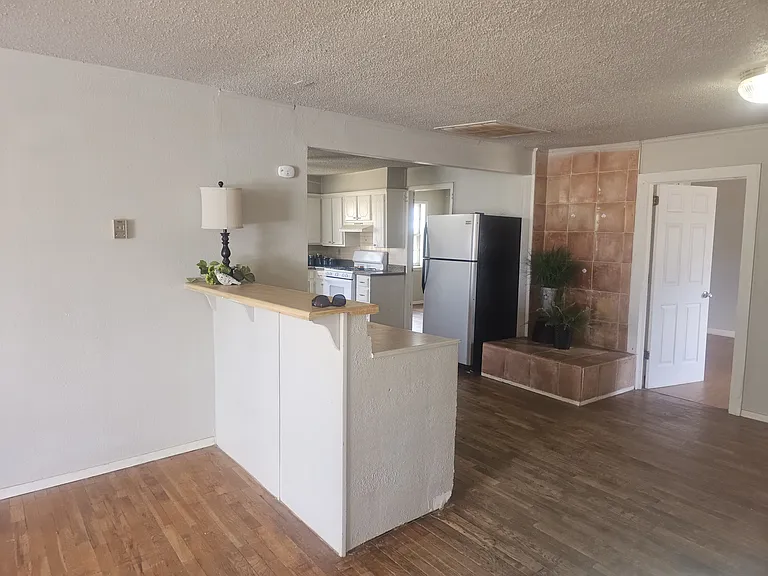 16951 Abbe Ln — Photo 2