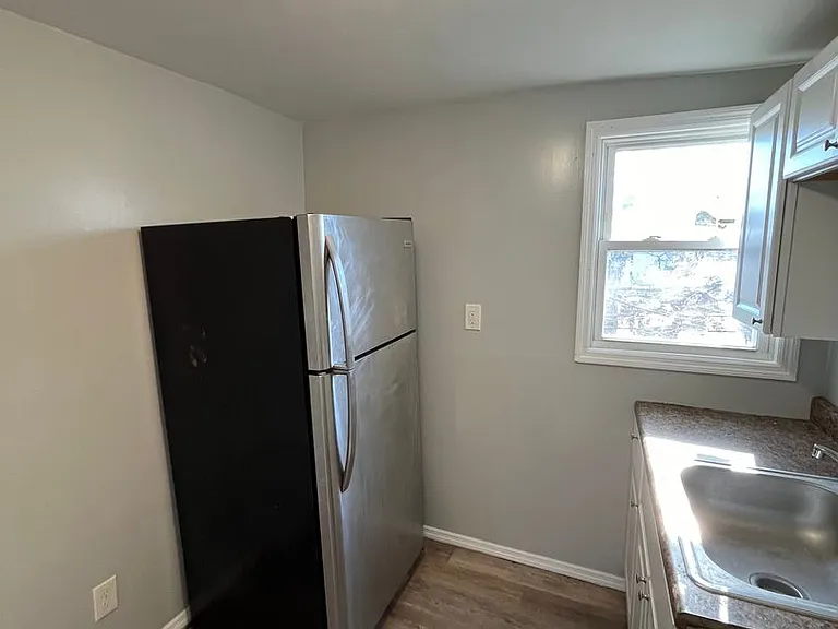 37 N Clinton St — Photo 4