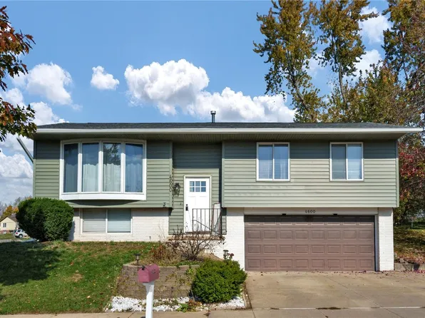 4600 Jonathan Ln NW, Cedar Rapids, IA 52405