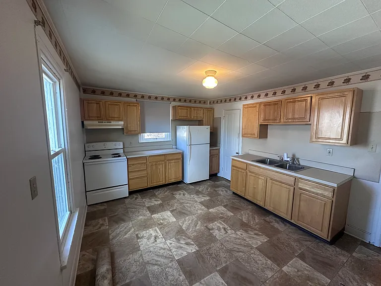 260 2nd St #2 — Photo 2