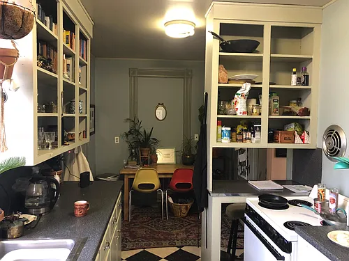 389 College St Photo 1