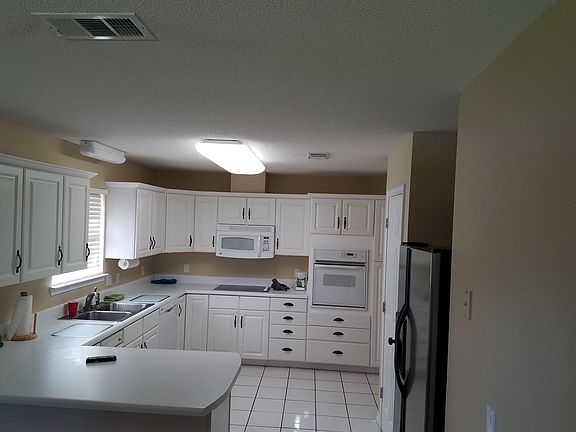 3rd image of 3219 Silverleaf Dr
