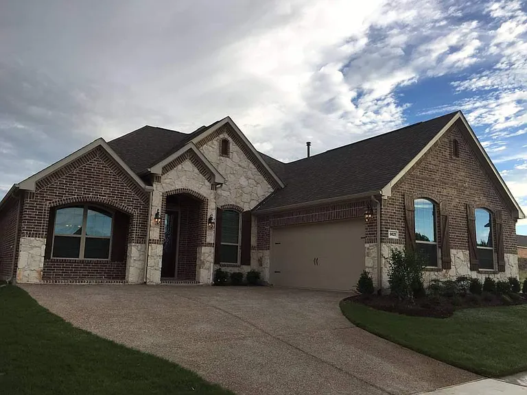 9621 Baltic Ln — Photo 2