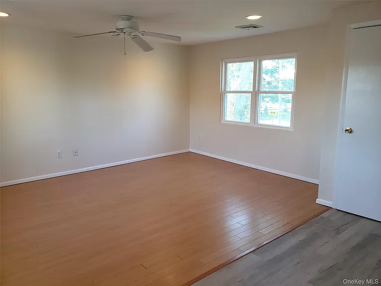 478 Old Farmingdale Rd #B — Photo 9