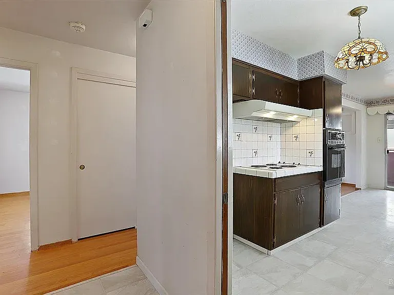 3 bed, 1126 sqft, $2,500 — Photo 3