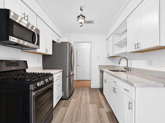 5th image of 6717 Sharpcrest St