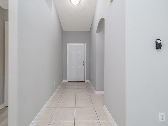 4th image of 4 Princess Ruth Ln