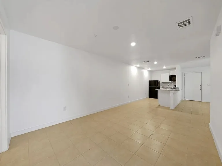 903 Canterbury #1102 — Photo 12