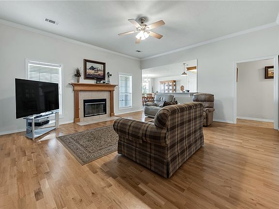 3rd image of 2610 Colony Vista Dr