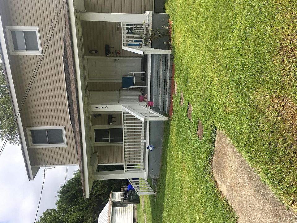 2nd image of 206 N 4th St