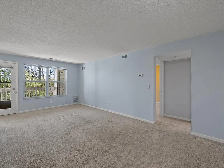 101 Fieldcrest St — Photo 3