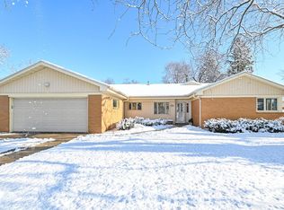 7120 N Crossway Rd, Fox Pt, WI 53217