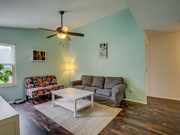 5th image of 1301 Tallberry Dr