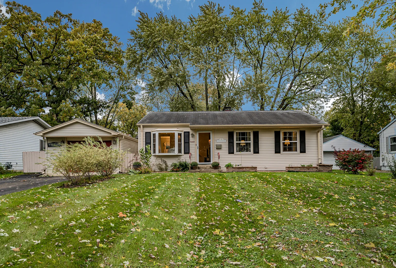 7649 Woodridge Dr photo 1