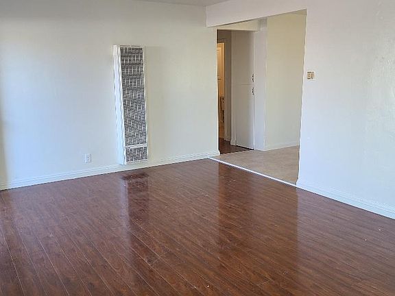 5th image of 11822 Mapledale Ave