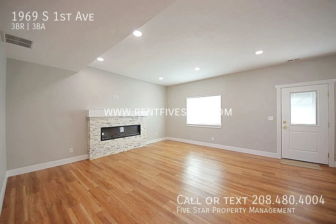 Luxury 3 Bedroom Townhome Built 2024! — Photo 4