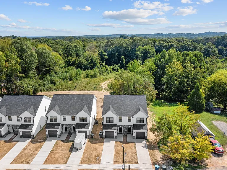 808 Crown Point Dr — Photo 8